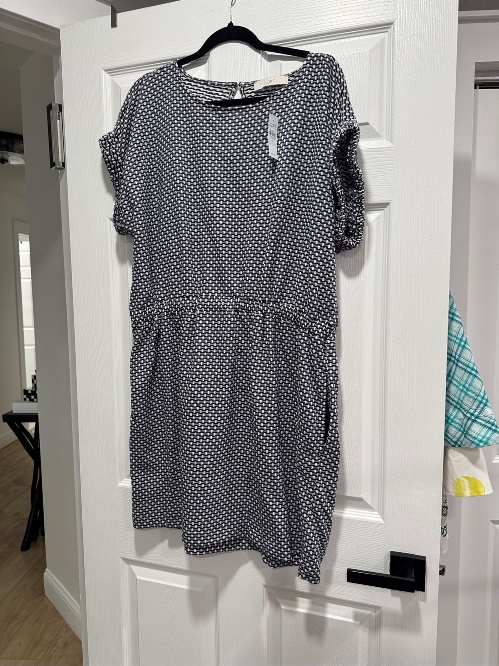 LOFT Black & White Printed Short Sleeve Shift Dress
